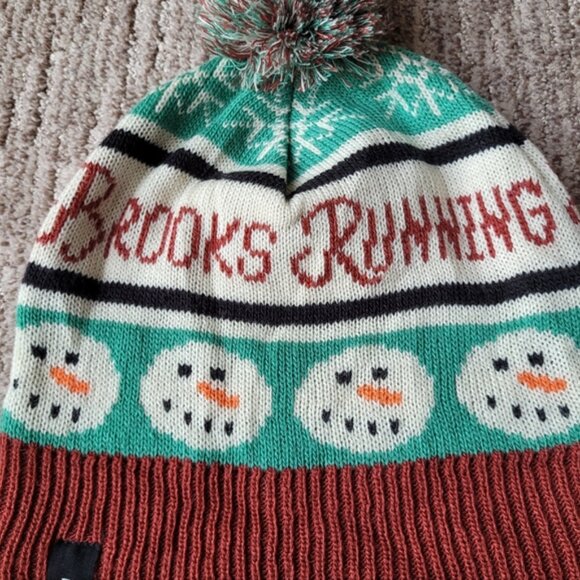 Brooks Run Merry Snowmen Knit Pom Pom Beanie Toque Hat Adult Unisex - Picture 3 of 14